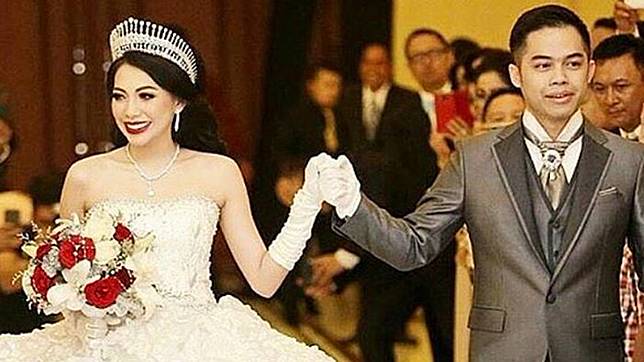 Pernikahan Kezia Karamoy - Resepsinya Super Mewah Ala Princess! Foto-Fotonya Bikin Melongo!