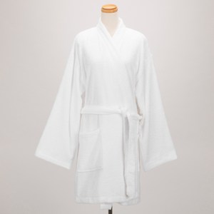 和樂自有品牌產品 純棉材質，柔軟好穿 吸水性佳，瞬吸易乾 低撚度織造 沐浴、SPA後穿著、泡湯、居家皆宜，亦可在家當居家服 本款全長約為 90cm，胸寬約為 59cm，附有腰部綁帶 瑞士 Oeko-T