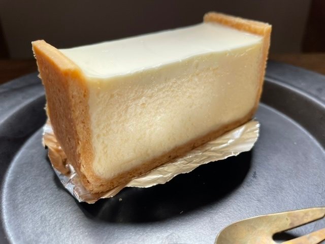 ねっとり濃厚チーズケーキと爽やかチェリーパイ More