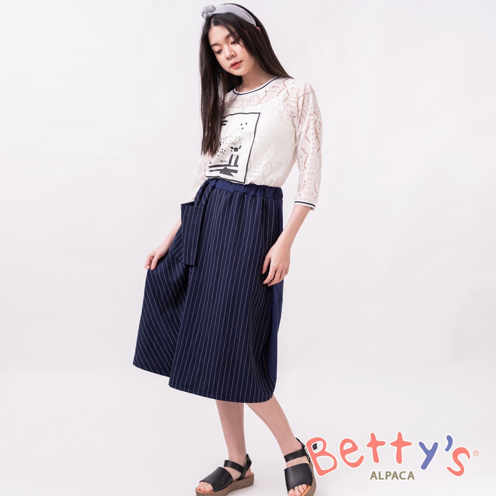 聚酯纖維100% 針織:棉95% 彈性纖維5% 彈性:有 產地:中國春夏新品百貨專櫃流行品牌花苞裙版造型懸吊口袋亮眼時尚氣質加分退/換貨規則:1.如要換貨,請退貨重訂。2.若退貨未滿免運金額門檻請一併