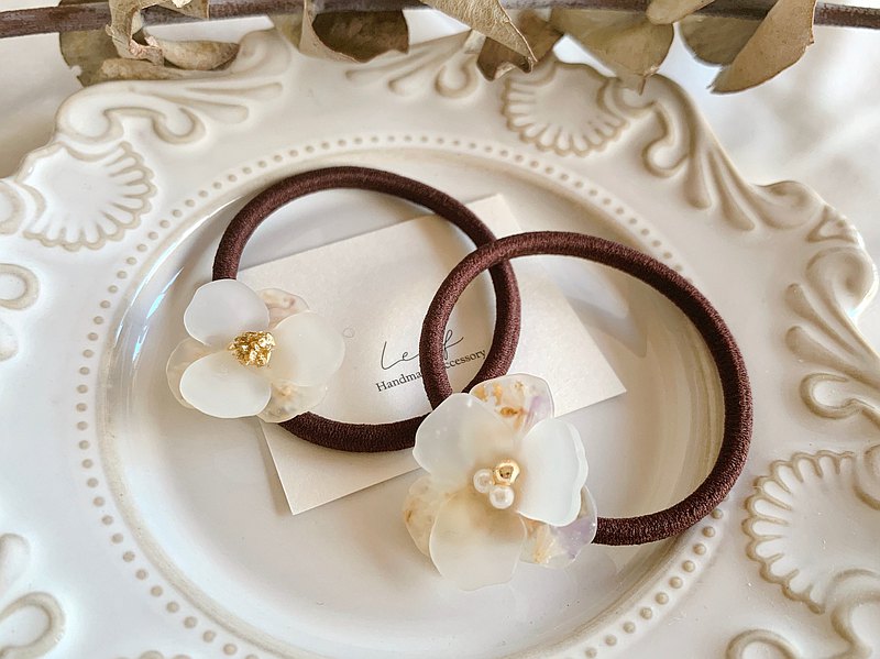 *限量*透霧白花/日系霧感乾燥花手作髮圈 大花小花各只有製作一組，如需購買可以跟設計師訂製