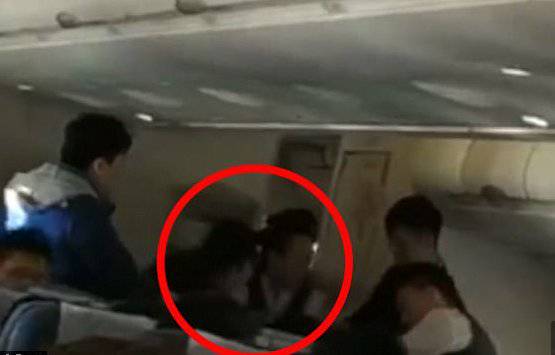 Penumpang Kerasukan Setan, Pesawat Berbalik Arah