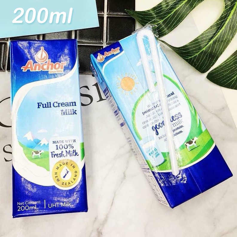 超過24罐超過超取重量！請選宅配！安佳200ml純牛奶(奶素)成分：鮮牛奶/含牛奶製品產地：紐西蘭淨容量：200毫升儲存方式：儲存於陰涼乾燥處開封後冷藏儲存並盡速使用完畢保存期限：270天有效日期：如