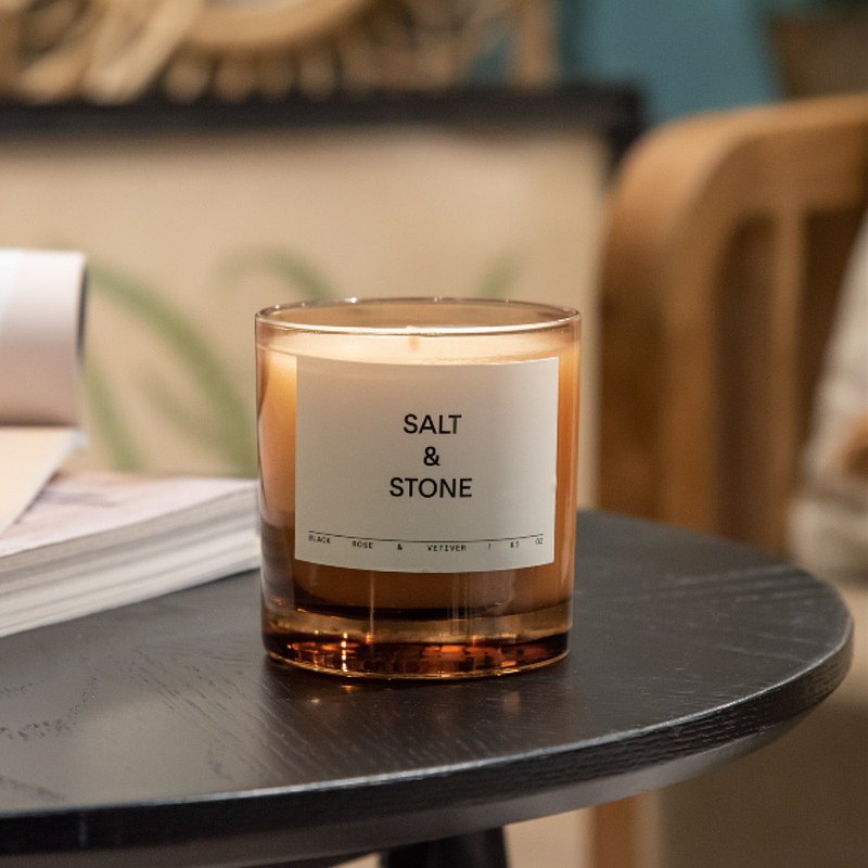美國 SALT & STONE 天然香氛蠟燭 | 黑玫瑰岩蘭草