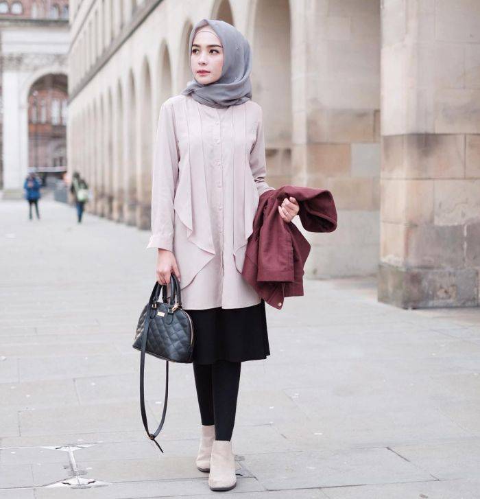 7 Inspirasi Mix And Match Hijab Warna Abu Abu Yang Bisa Dipakai Sehari Hari Cewekbanget Id Line Today