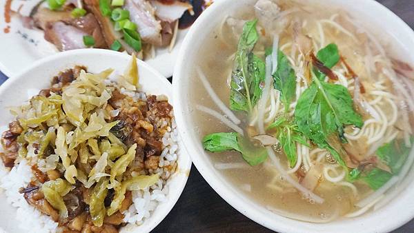 【台北美食】熊記魷魚羹-不輸給名店的平價又好吃的魯肉飯 【台北美食】熊記魷魚羹-不輸給名店的平價又好吃的魯肉飯