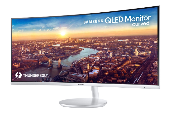 整合 85W 電源、40Gbps 傳輸！三星發表首款支援 Thunderbolt 3 的 QLED 曲面顯示器