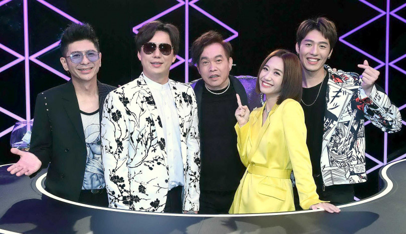 左起吳申梅、曹雅雯、蕭煌奇、江惠儀、LULU。（圖／華視提供）