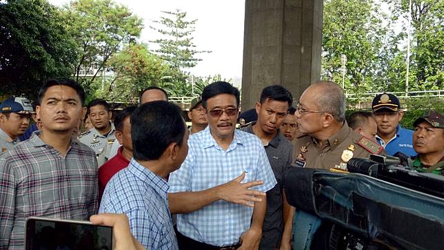 Djarot Robek Kertas Tarif Parkir Ilegal di Kalijodo
