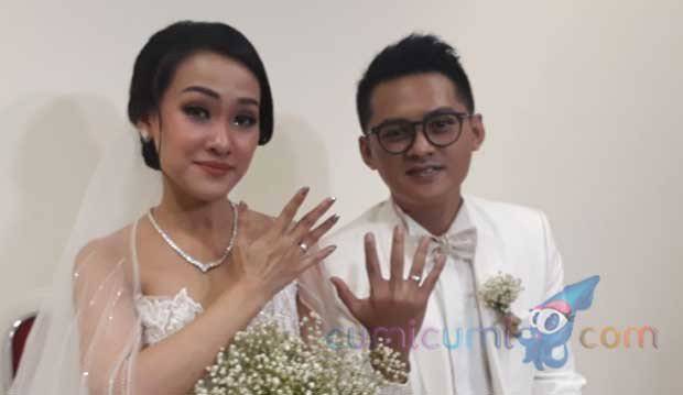 5 Momen Menarik di Pemberkatan Nikah Felly dan Mario Kacang