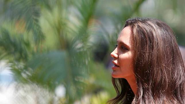 Ceraikan Brad Pitt, Angelina Jolie Derita Kelumpuhan Wajah