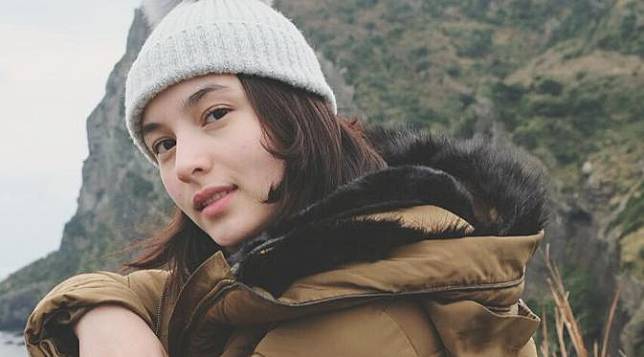 Penampilan Chelsea Islan yang Kasual Bisa untuk Busana Kampus