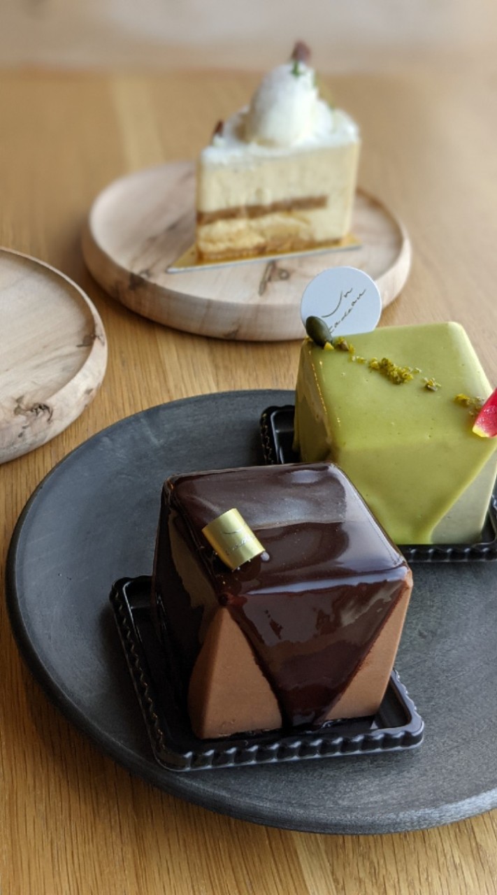 ケーキもぐもぐしてピヨピヨする会