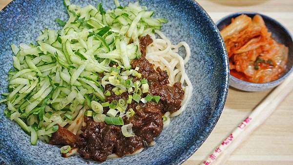 【台南美食】享糊牛肉麵-這不是牛肉塊！而是牛排，跟臉一樣巨大的牛排牛肉麵，樹谷生活科學館、南科附近必吃美食