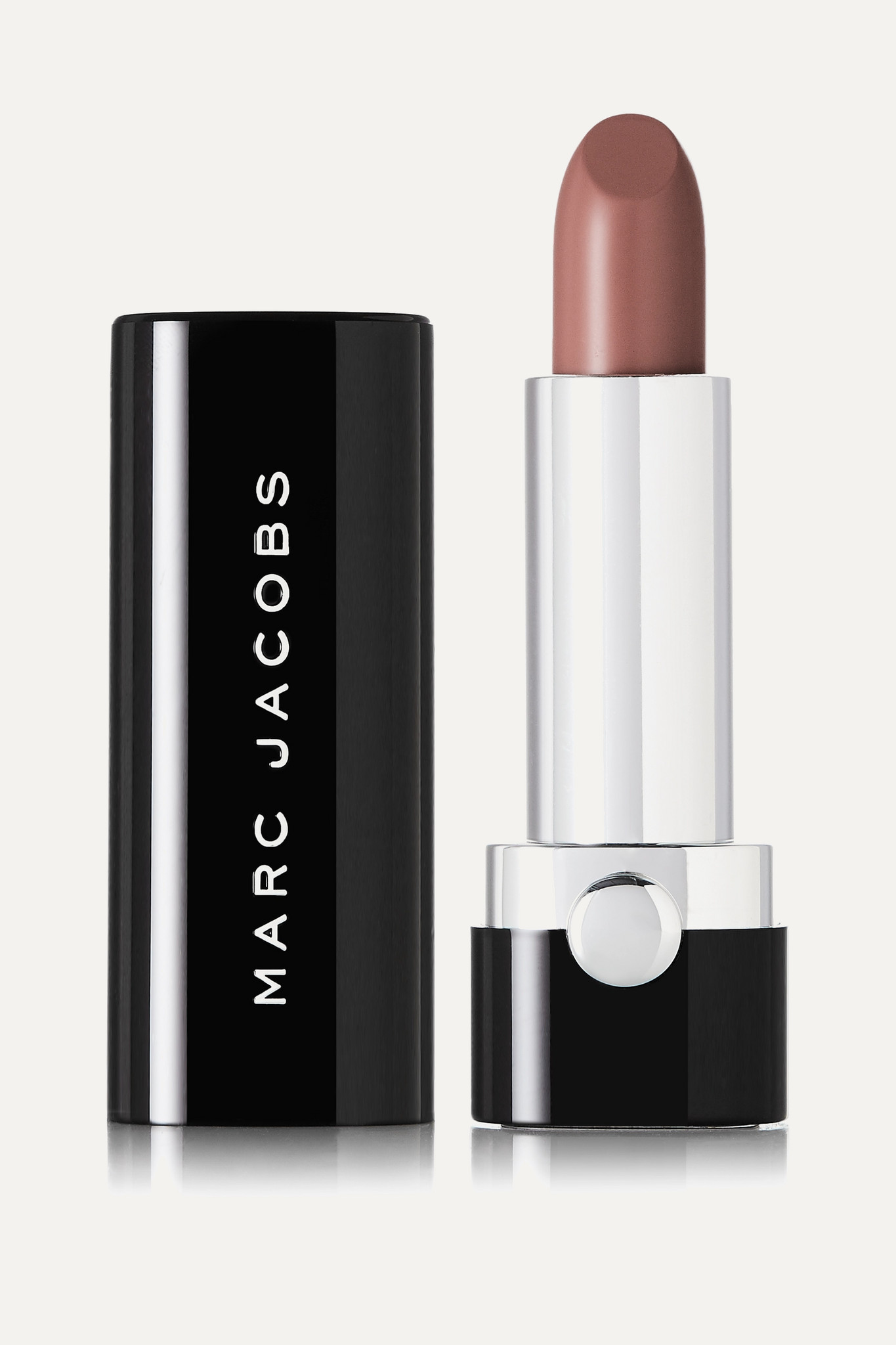 设计师 Marc Jacobs 以一生中启发过他的多位女性命名这款柔润唇膏，其中的 