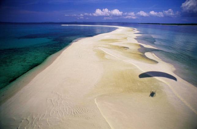 4 Pantai Unik di Indonesia Yang Bisa Jadi Pilihan Kita Buat Liburan. Buruan Nabung Terus Berangkat!