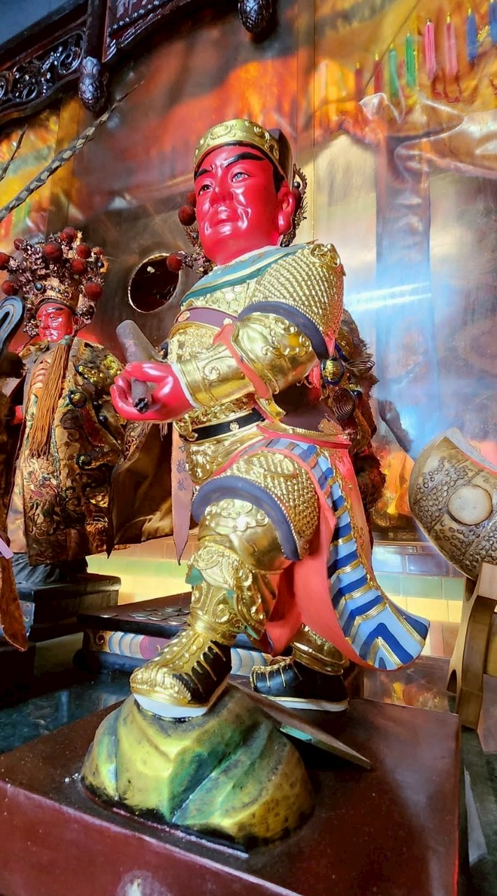 聖義廟全國唯一托槍神明