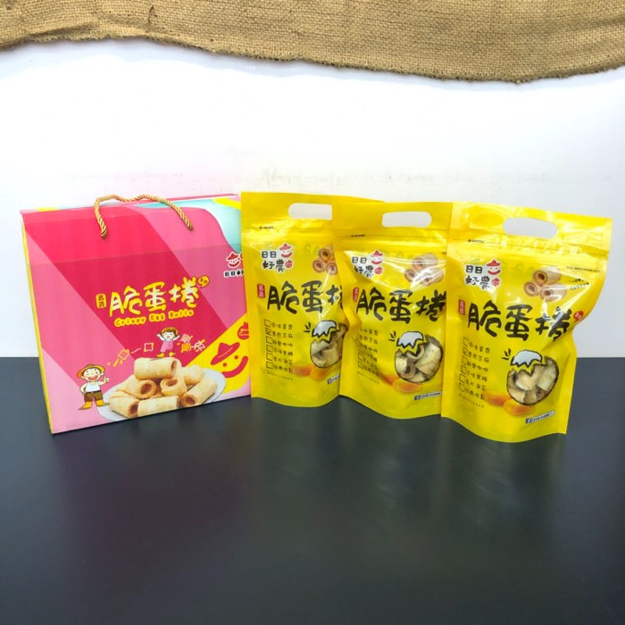 內有原味蛋香脆蛋捲x2包，香煎芝麻x1包【切段手工蛋捲】不會到處掉屑，讓大家食用更方便！！㊙️絕不添加任何人工調味品：膨鬆劑！香草精！防腐劑！蛋香粉！水！㊙️全程一根根純手工製作，把餡料包在夾層裡，口