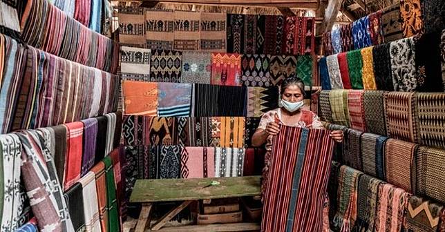 Sandiaga Uno Ingin Kain Songket Khas Ntb Tembus Pasar Global Inews Id Line Today