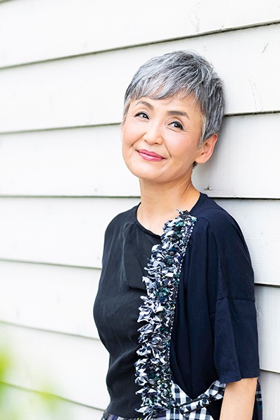 年齢別 グレイヘアカタログ 40代から70代まで おしゃれなグレイヘア女性の移行エピソード ハルメク365