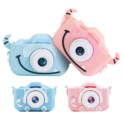 1080P錄影/800萬像素 2.0英吋IPS螢幕 柔軟矽膠外罩，親膚防摔 內建多種濾鏡/特效/大頭貼 支援外接MicroSD記憶卡