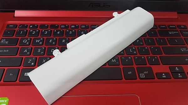 白色電池 6cell 10.8v 4400mAh 一年保固