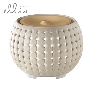 超高振盪頻率240萬次，超細霧化水份子 連續噴霧最長10小時，間歇擴散最長20小時 高雅陶瓷與木質結合外觀 無水時水氧機自動關閉 內建六首心靈音樂隨當下心境選擇，遙控器隨時切換功能 隨機附3瓶精油