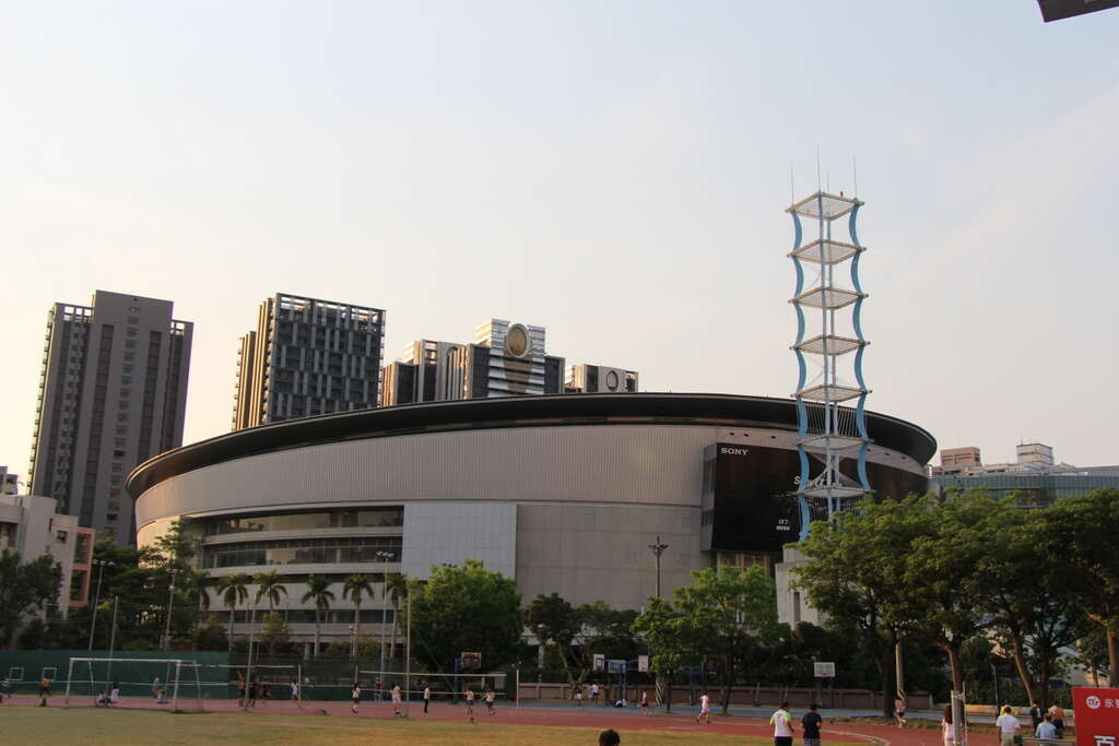 「高雄巨蛋K-ARENA」於2008年完工，獨特的圓型建築外觀，為北高雄代表地標。(圖片提供/高雄市政府觀光局)