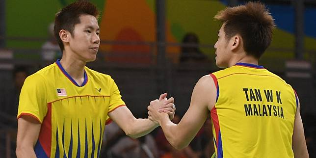  Pasangan ganda putra Malaysia, Goh V Shem/Tan Wee Kiong, bereaksi saat melakoni laga melawan Zhang Nan/Fu Haifeng pada babak final Olimpiade Rio 2016. 