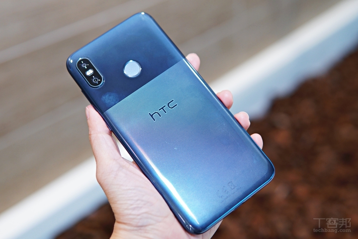 HTC U12 Life 雙色登場，帶點 Pixel 設計感、預計十月中旬開賣