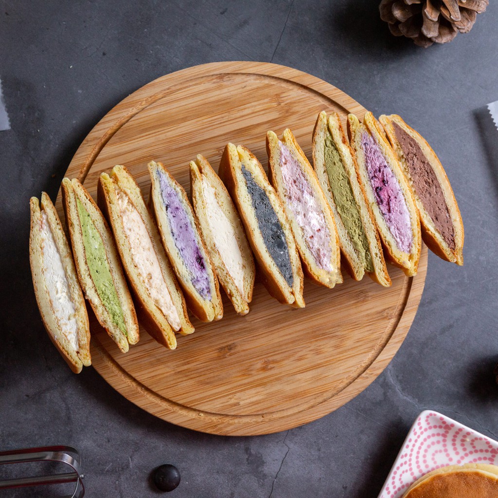 酮燒口味：巧克力 / 草莓 / 覆盆莓 / 香草 / 抹茶 / 花生 / 芝麻 / 黑醋栗 / 檸檬 / 鐵觀音（蛋奶素食）無糖無澱粉多款酮燒口味，熱售萬顆酮燒，生酮低碳無麩！冷藏慕斯口感、冷凍冰淇淋