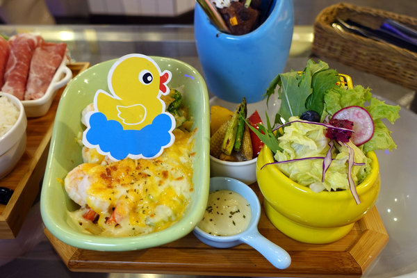 士林打卡餐廳-便所歡樂主題餐廳，士林網美下午茶餐廳，有廚師現點現做好吃餐點，價錢不貴好拍好玩，適合聚會、包場的士林ig打卡餐廳