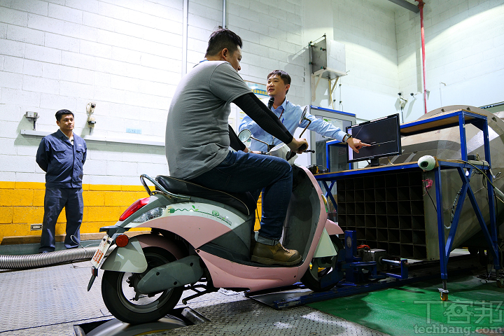 【影音】帶你看國內電動機車最高考驗的 TES 測試 8大「關卡」，除了得爬山、涉水，還要檢驗電磁波？！
