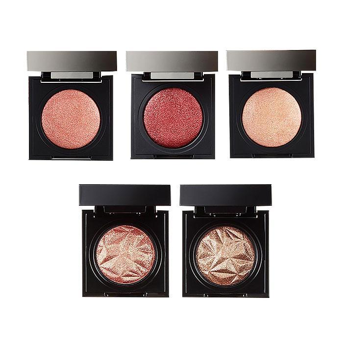 韓國超熱門開架品牌粉質細緻 帶點微濕濡感 顯色度極佳微珠光大地色系 適合組合成不同眼妝黑灰色鏡盒設計 質感再提升