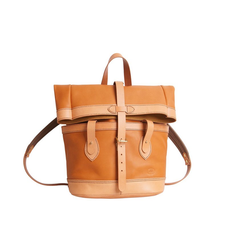 90天內不限次數，自由安排時間，預約工匠師，至園區工坊製作包款。課程提供多樣多色的包款供選擇，從認識皮革及製作工具開始，一步步由工匠師帶領學員進入皮革工藝世界，由關鍵六道工序—革、版、烙、工、縫、質，