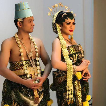 FOTO Cantiknya Vicky Shu Berbusana Pengantin Solo Basahan FOTO Cantiknya Vicky Shu Berbusana Pengantin Solo Basahan
