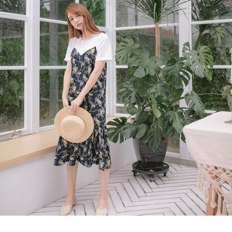 氣質印花魚尾裙襬細肩帶背心X鏤空露背白T假兩件長洋裝