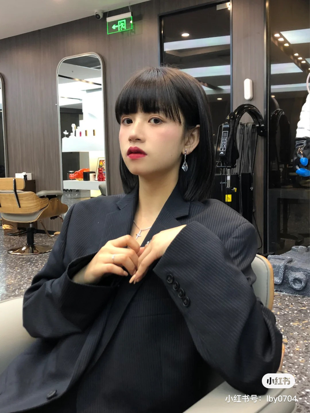 2021夏必剪髮型推薦3：一刀切鎖骨髮