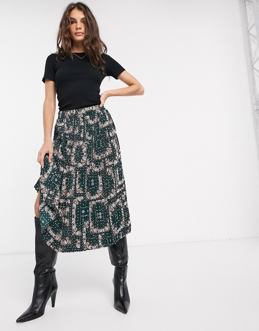 Midi skirt by Vila Coming soon to your Saved items High rise Paisley print Regular fit True to size
