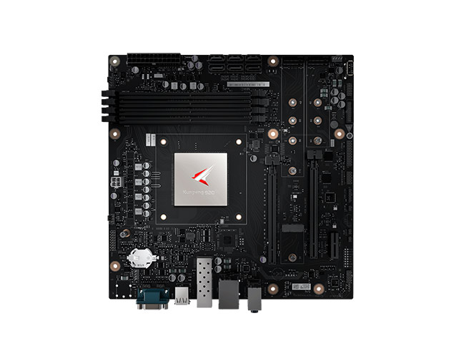 其布局與一般對應x86處理器的主機版相近。