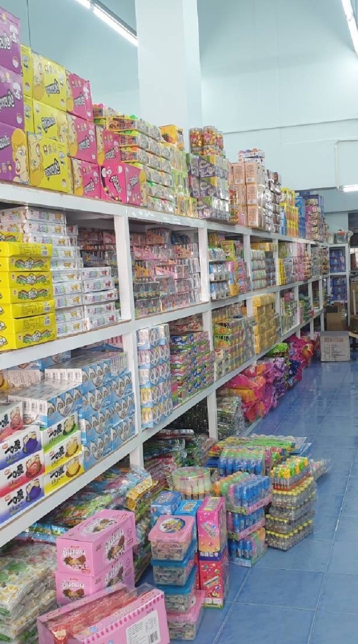 ขนมปลีกส่งฟรี by กิจพรชัย ตลาดไท