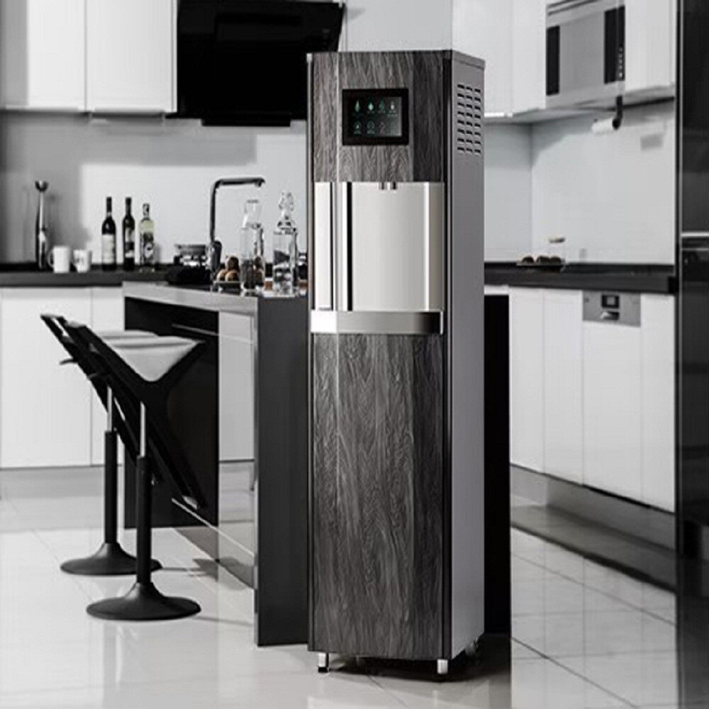 【商品特色】 ※100℃高溫蒸煮殺菌,直接飲用好簡單 ※取於自然、用於天然、環境你我他無負擔 ※專利設計自動清除重金屬與水垢 ※三段溫度設定調整(65℃、85℃、95℃) ※觸控式螢幕一觸即飲 ※微電