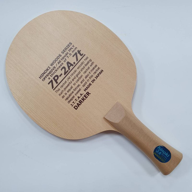 戰型：弧圈結合快攻 質量：重量：85g±厚度：7 mm結構：7夾木曾檜DARKER招牌夾板結構:木曾檜七夾木曾檜作為木材在制作之後很少變形，有特殊的香味，加工後表面平滑而豔麗，耐久性較高，為球拍製作公