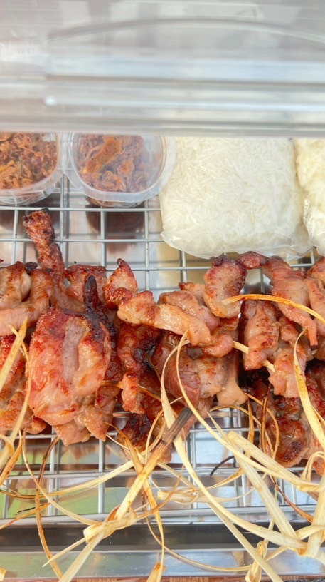 หมูพวงย่างแจ๋วปลาร้า-ข้าวเหนียว 10บาท🐷💸