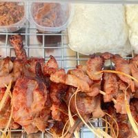 หมูพวงย่างแจ๋วปลาร้า-ข้าวเหนียว 10บาท🐷💸