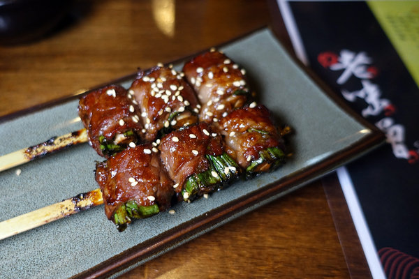 板橋深夜美食-老味噌居酒屋，江子翠捷運美食，板橋江子翠好吃串燒，能開心吃燒烤喝酒的板橋人氣宵夜推薦 