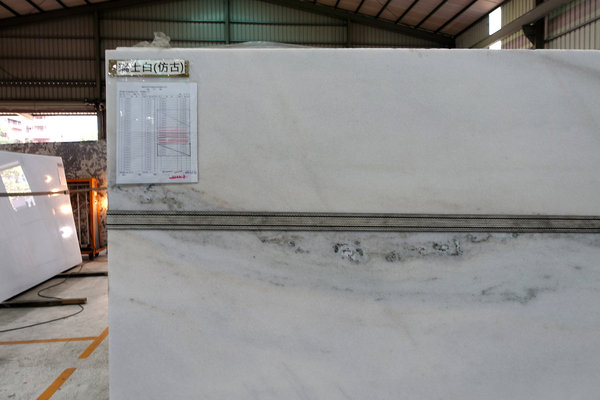 銀狐大理石-八里聯利石材，大理石材推薦，翡翠、瑞士白大理石，白色系大理石，電視牆、玄關、浴室、檯面適用大理石，有礦山自產自銷的大理石材廠推薦