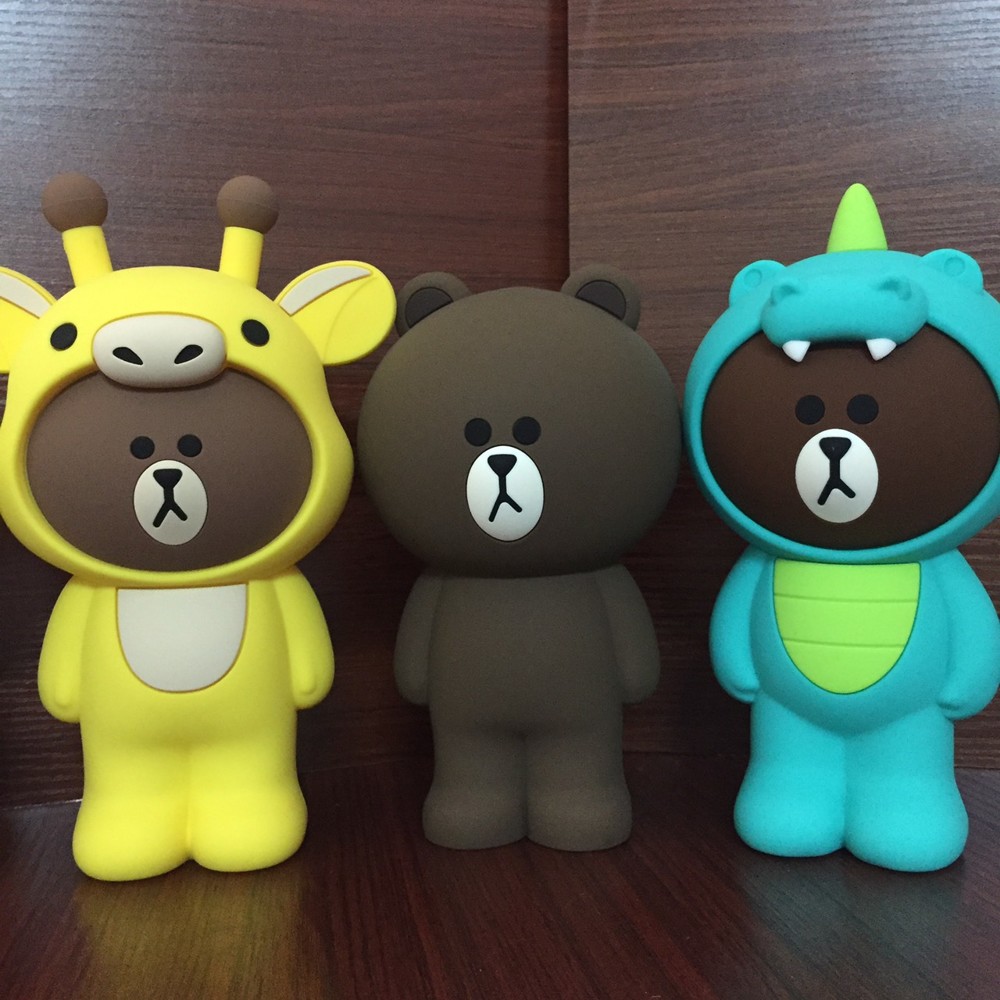 穿上恐龍裝的熊大/長頸鹿熊大/莎莉 怎麼會那麼可愛~~~ 之前錯過了熊大鉛筆袋的 這次一定要立馬入手 矽膠柔柔軟軟的鉛筆袋 不僅可以作文具袋、化妝包、收納包 還可以當作療癒公仔呢 產品名稱 恐龍熊大立