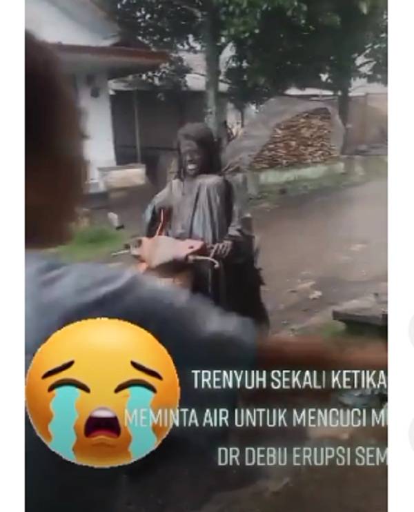 Kisah Haru Seorang Ibu Selamatkan Anaknya dari Erupsi Gunung Semeru