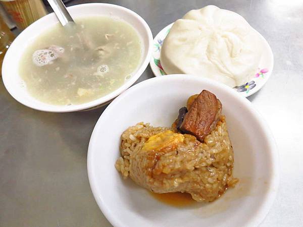 【台北美食】阿桐阿寶四神湯-宵夜也能喝到的四神湯 【台北美食】阿桐阿寶四神湯-宵夜也能喝到的四神湯